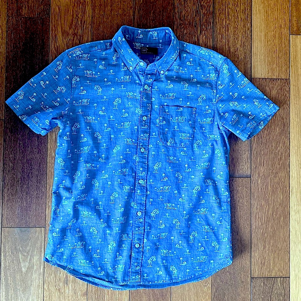 GAP Men’s Blue Chambray Tropical Print Short Sleeve Cotton T-shirt Slim Size L🩵🤍